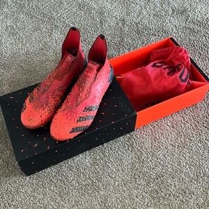 SUPER RARE - PREDATOR FREAK + FIRM GROUND SOCCER CLEATS with box and shoe bag